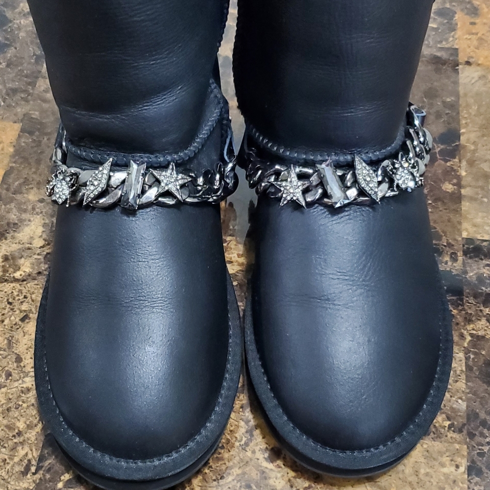 UGG, size 10 Black.